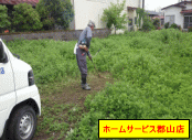 空地草刈り作業の写真