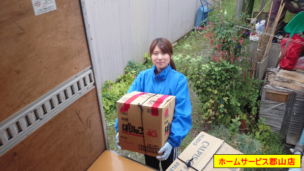 女性スタッフによる作業案内