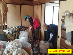 空き缶、空き瓶、ペットボトルなどの仕分け作業風景